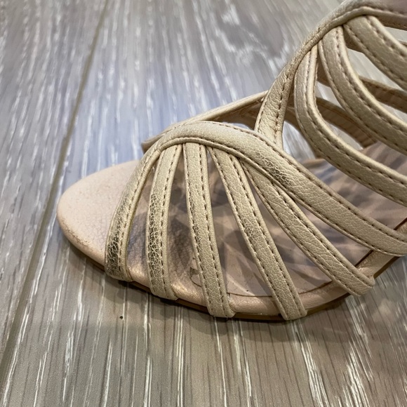 Size 39 (8.5) Evernew heeled sandals - Picture 8 of 8